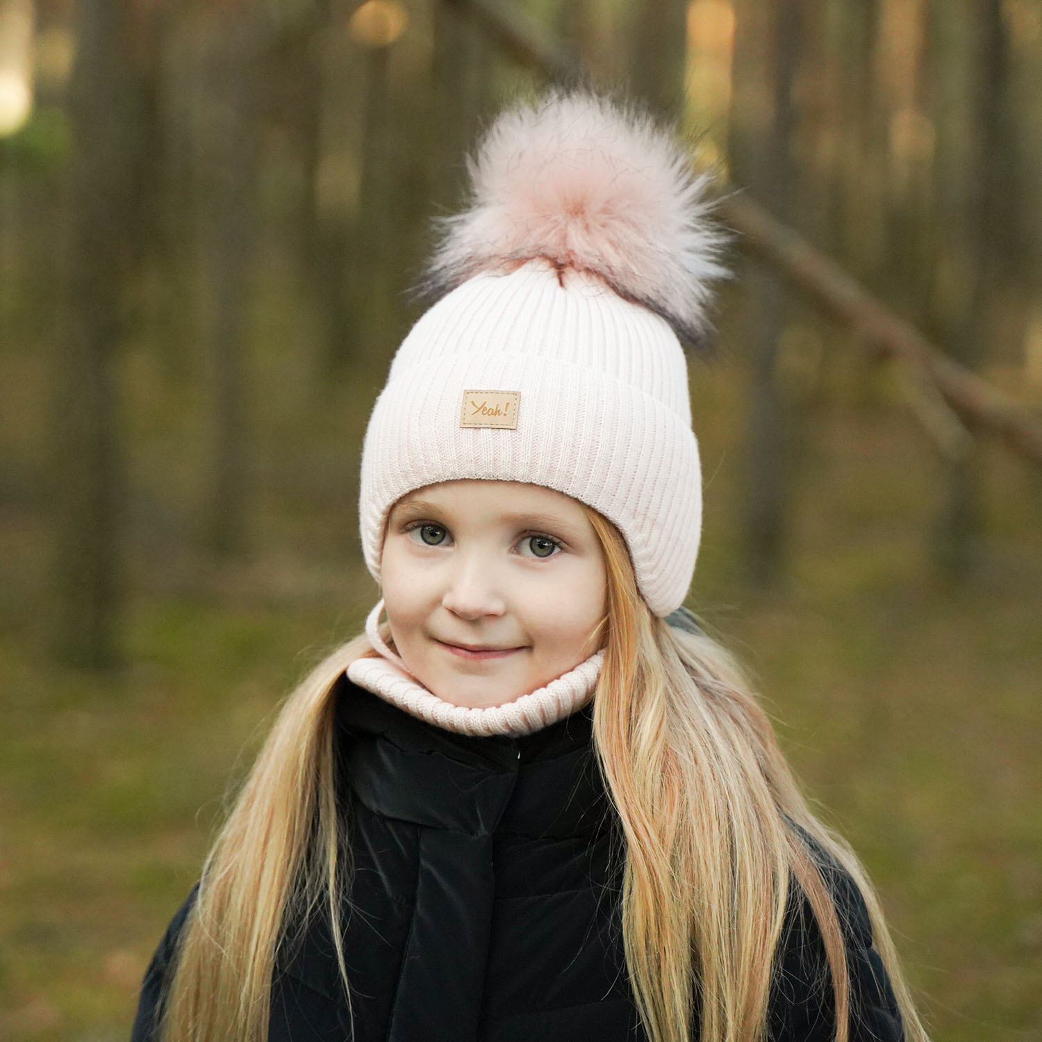 Meisjes winter set muts en buissjaal, paars, met garen pompon, met bindkoorden, Dilajla