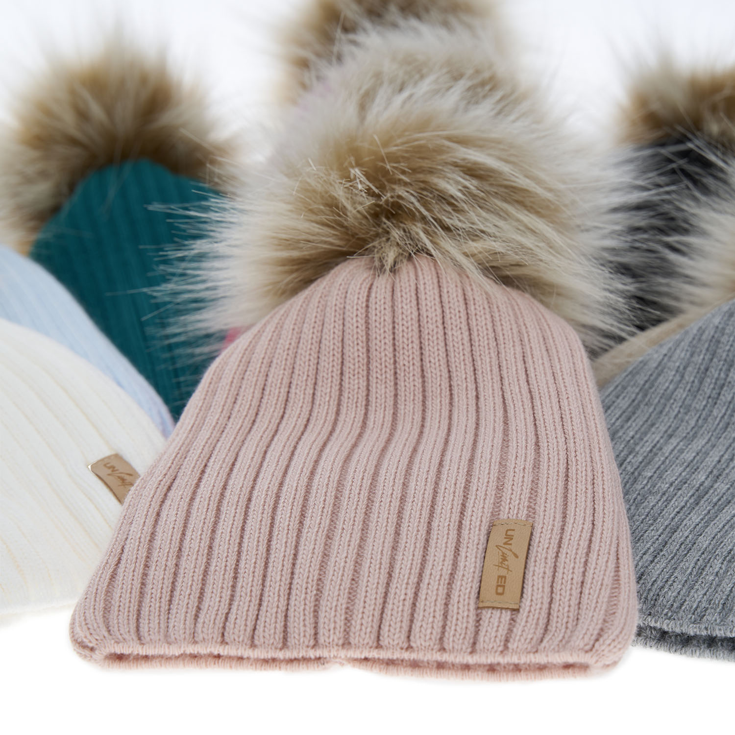 Meisjes wintermuts, beige, met garen pompon, Werbena