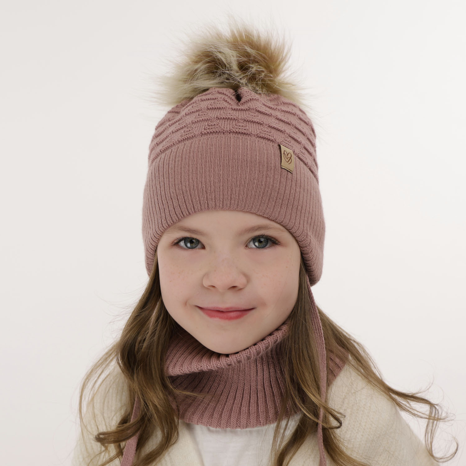 Ensemble d'hiver fille: bonnet et snood, gris, avec pompon, avec liens, Egeria