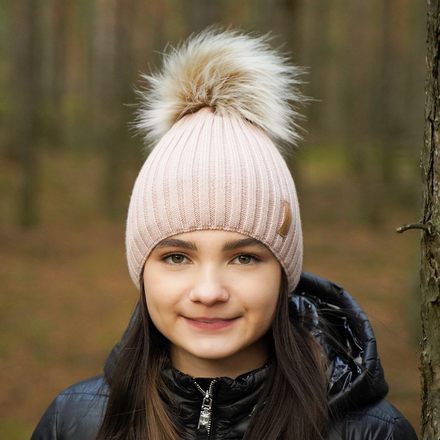 Meisjes wintermuts, beige, met garen pompon, Werbena