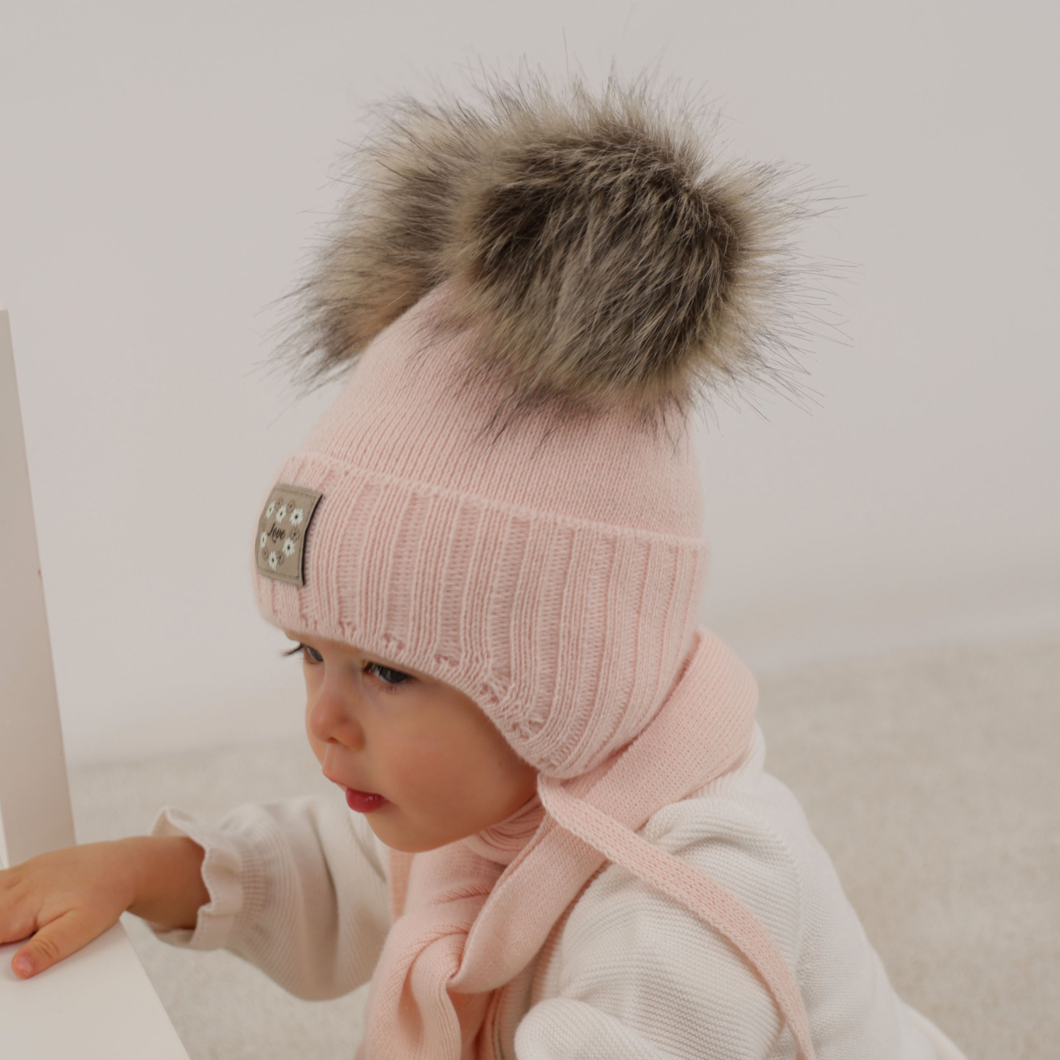 Ensemble d'hiver fille: bonnet et écharpe, gris, avec deux pompons, Jazz