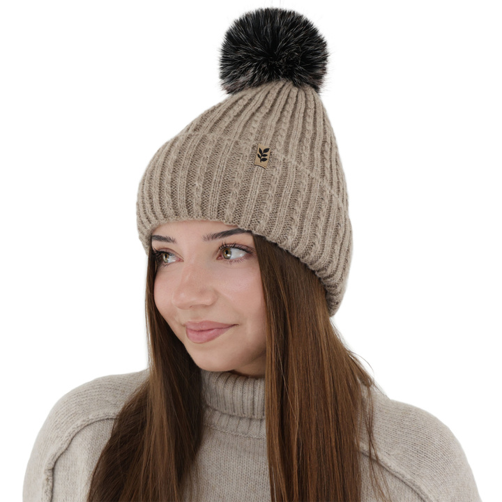 Dames wintermuts, beige, met pompon, Calista
