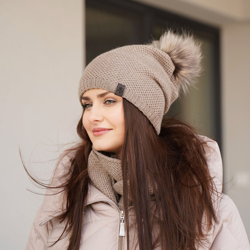 Dames winter set muts en buissjaal, wit, met garen pompon, Kaliana