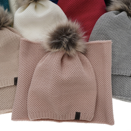 Dames winter set muts en buissjaal, wit, met garen pompon, Kaliana