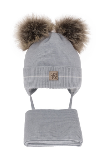Ensemble d'hiver garçon: bonnet et écharpe, bleu clair, avec deux pompons, wiązany Melon