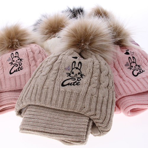 Meisjes winter set muts en buissjaal, zwart, met garen pompon, Treccia