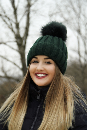 Dames wintermuts, camel, met garen pompon, Mokka