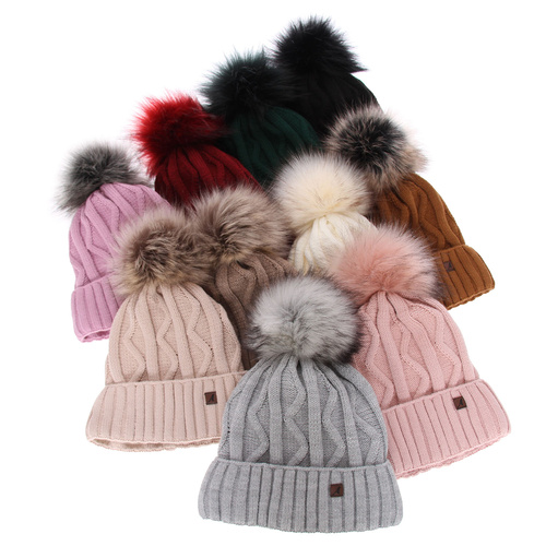 Dames wintermuts, Bordeaux, Met garen pompon, Renika