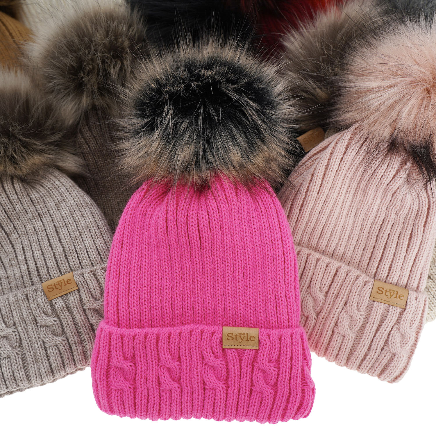 Dames wintermuts, roze, met garen pompon, Lawina