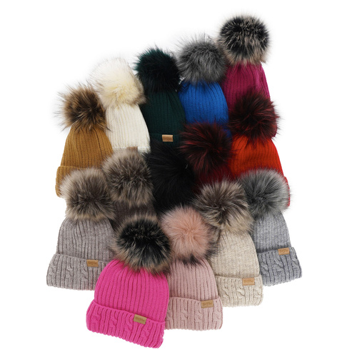 Dames wintermuts, roze, met garen pompon, Lawina