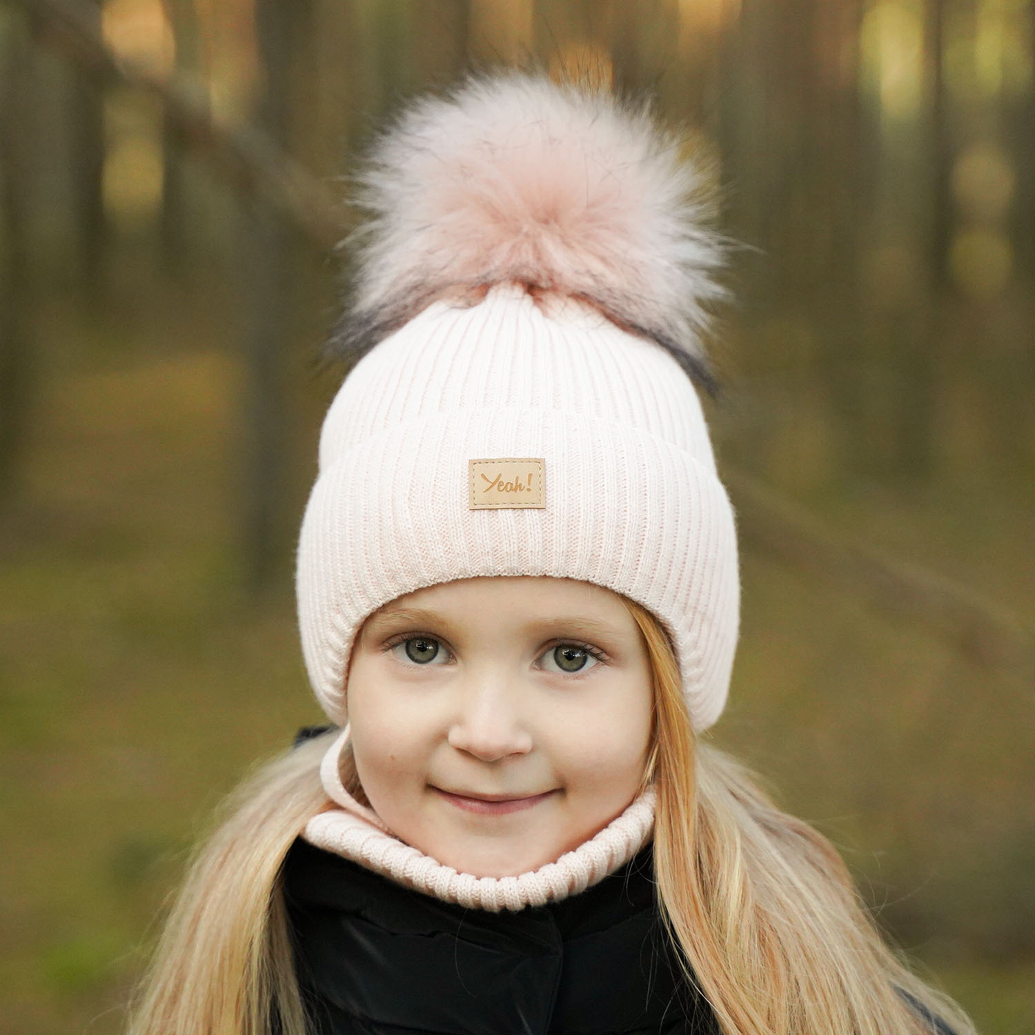Meisjes winter set muts en buissjaal, wit, met garen pompon, Dilajla
