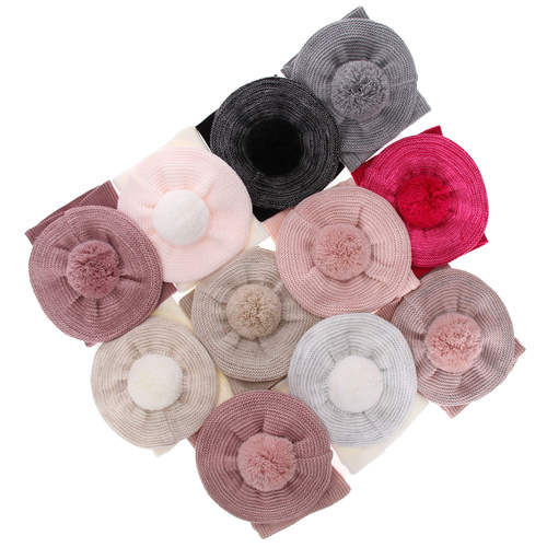 Meisjes winter set muts en buissjaal, wit, met garen pompon, Lira