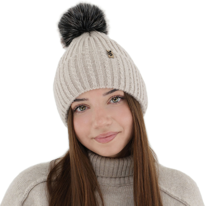 Dames wintermuts, beige, met pompon, Calista